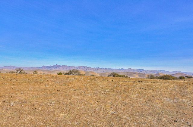 7996 Southside Road, Hollister, CA 95023