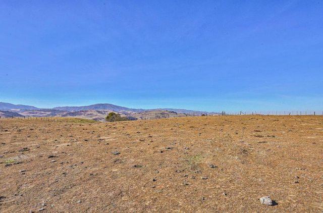 7996 Southside Road, Hollister, CA 95023