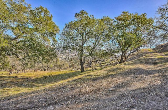 7996 Southside Road, Hollister, CA 95023