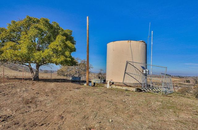 7996 Southside Road, Hollister, CA 95023