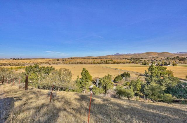 7996 Southside Road, Hollister, CA 95023
