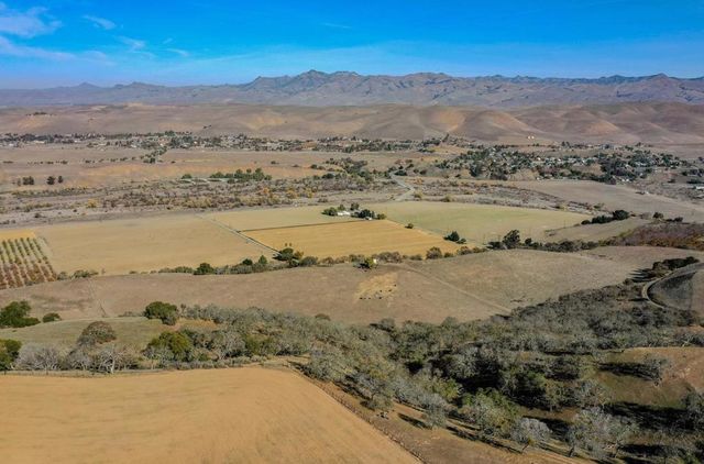 7996 Southside Road, Hollister, CA 95023