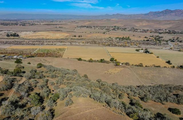 7996 Southside Road, Hollister, CA 95023