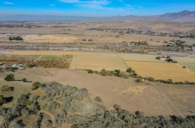 7996 Southside Road, Hollister, CA 95023