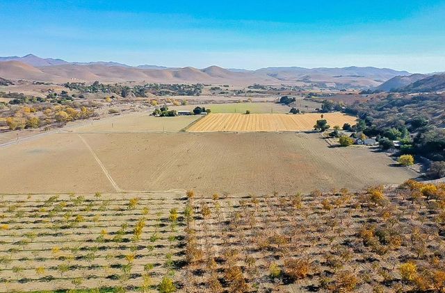 7996 Southside Road, Hollister, CA 95023