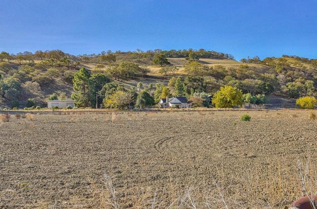 7996 Southside Road, Hollister, CA 95023