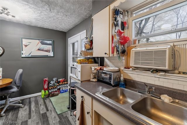 9924 Manorford Drive, Parma Heights, OH 44130