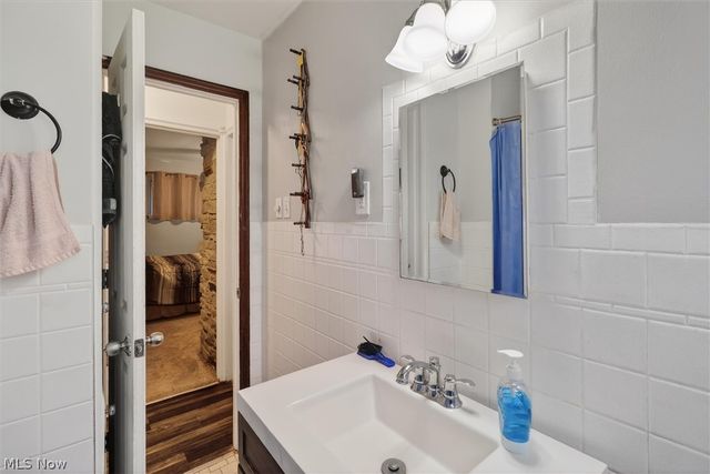 9924 Manorford Drive, Parma Heights, OH 44130