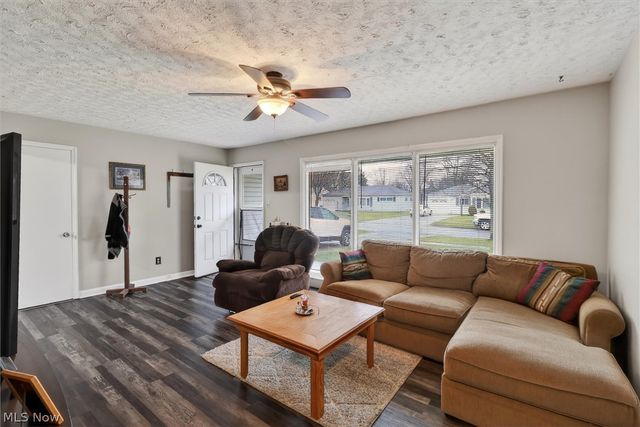 9924 Manorford Drive, Parma Heights, OH 44130