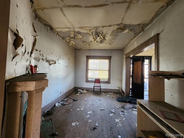 284 E Philadelphia Street, Detroit, MI 48202