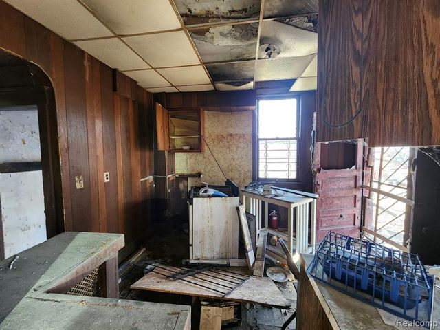 284 E Philadelphia Street, Detroit, MI 48202