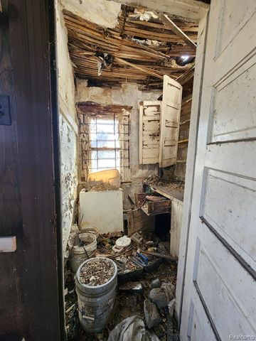 284 E Philadelphia Street, Detroit, MI 48202