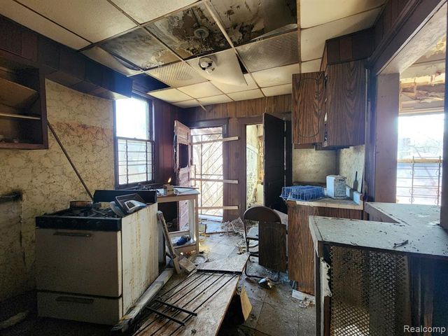 284 E Philadelphia Street, Detroit, MI 48202