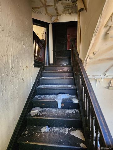 284 E Philadelphia Street, Detroit, MI 48202