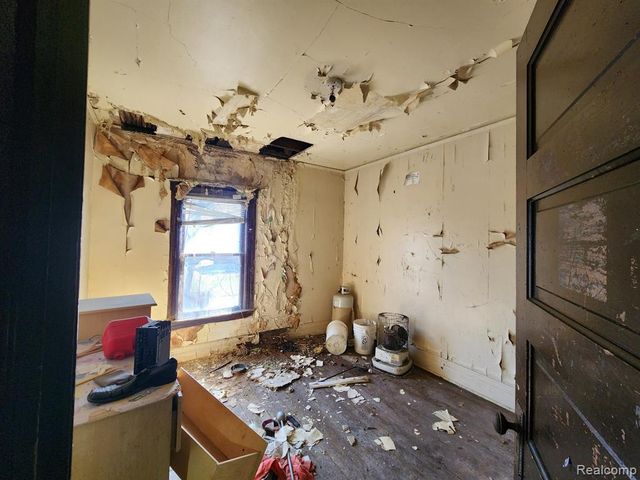 284 E Philadelphia Street, Detroit, MI 48202