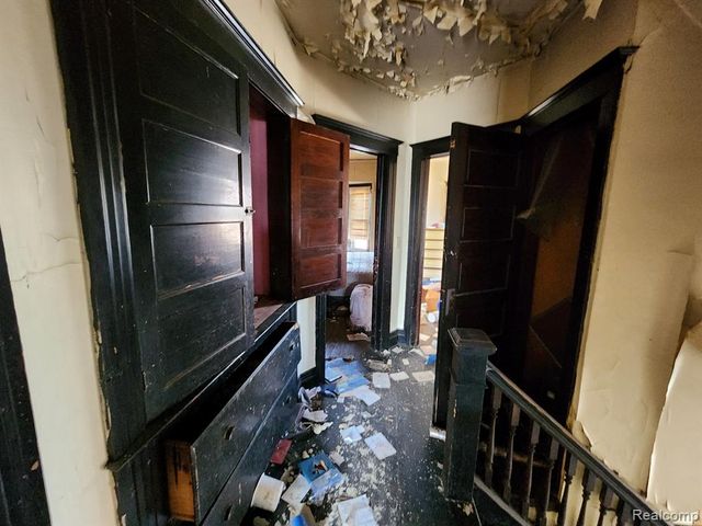 284 E Philadelphia Street, Detroit, MI 48202