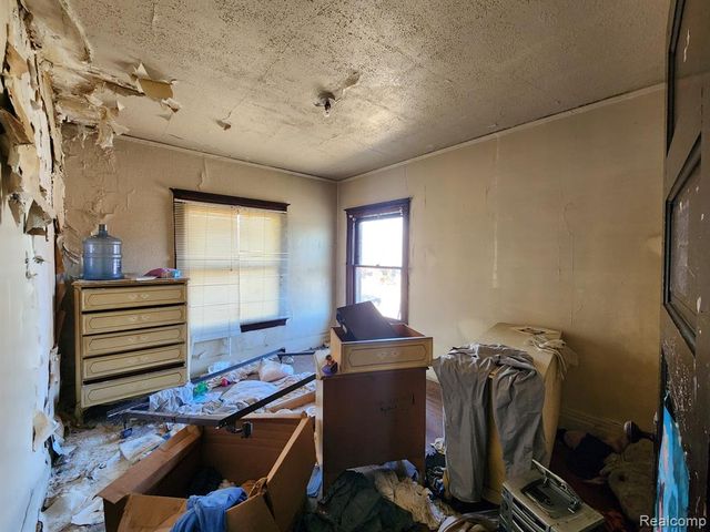 284 E Philadelphia Street, Detroit, MI 48202