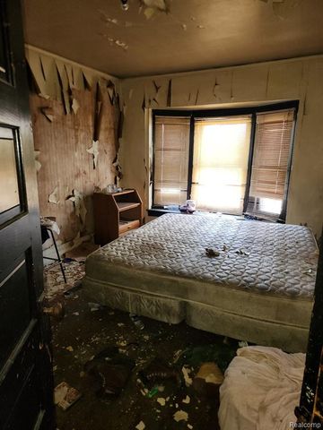 284 E Philadelphia Street, Detroit, MI 48202