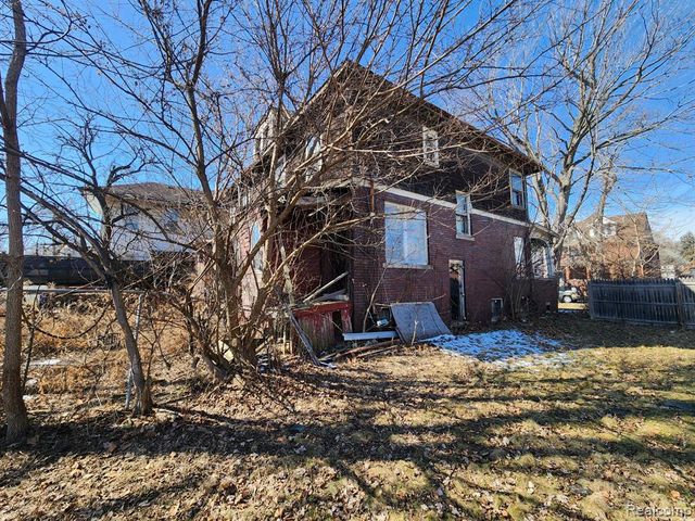 284 E Philadelphia Street, Detroit, MI 48202