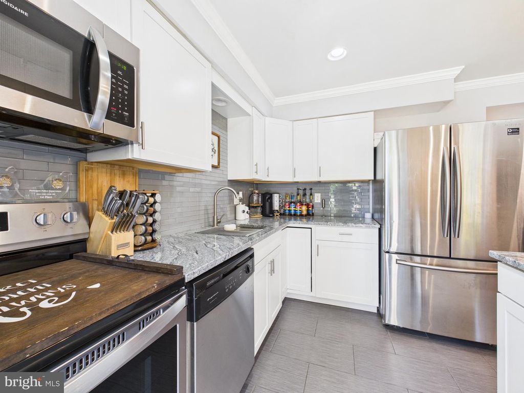 Image 13 of property listing at 319 SASSAFRAS RD, Baltimore, MD 21221