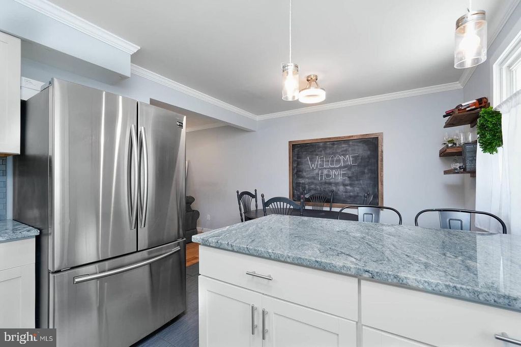 Image 14 of property listing at 319 SASSAFRAS RD, Baltimore, MD 21221