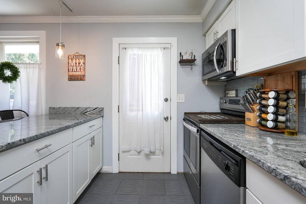 Image 15 of property listing at 319 SASSAFRAS RD, Baltimore, MD 21221