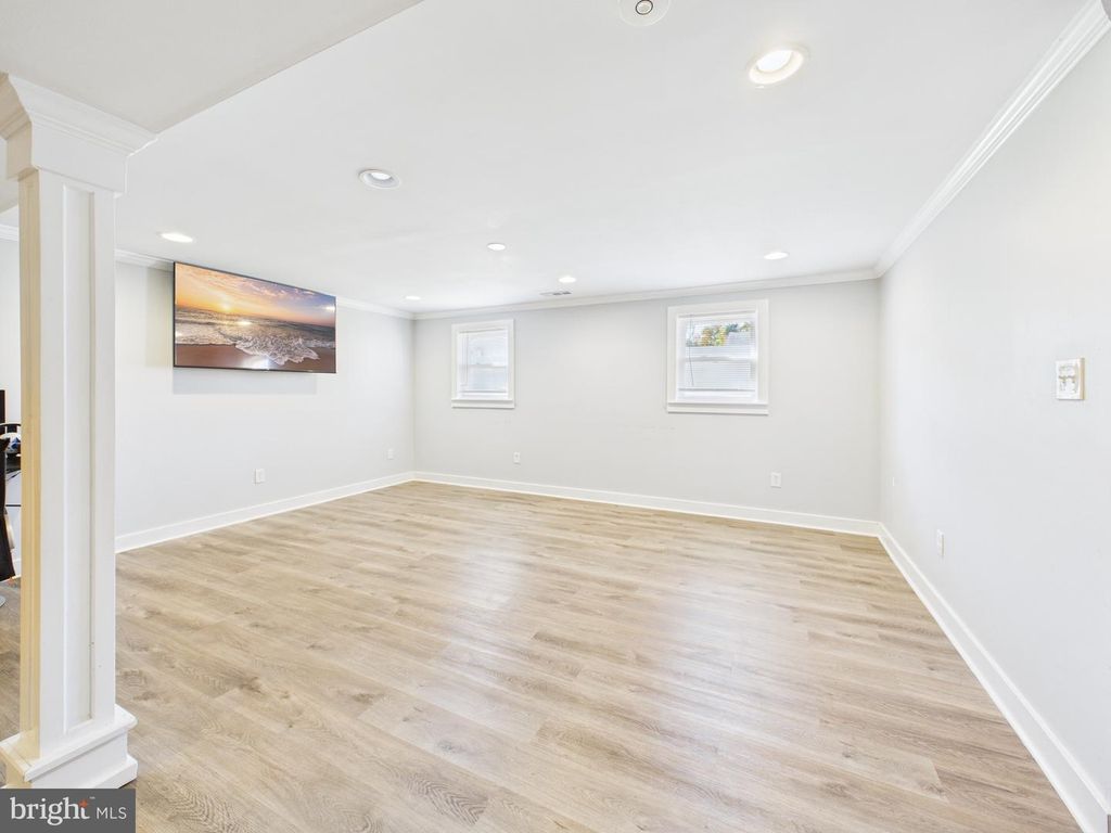 Image 27 of property listing at 319 SASSAFRAS RD, Baltimore, MD 21221