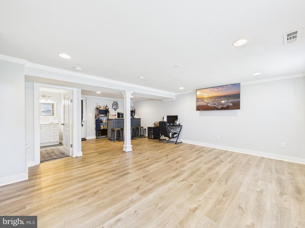 Image 28 of property listing at 319 SASSAFRAS RD, Baltimore, MD 21221