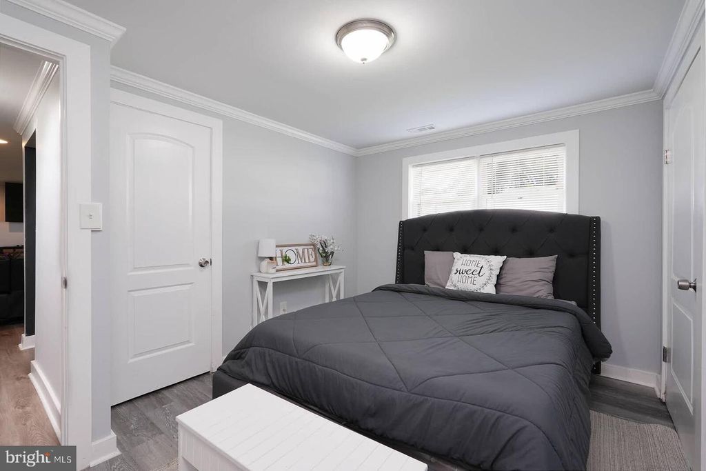 Image 37 of property listing at 319 SASSAFRAS RD, Baltimore, MD 21221