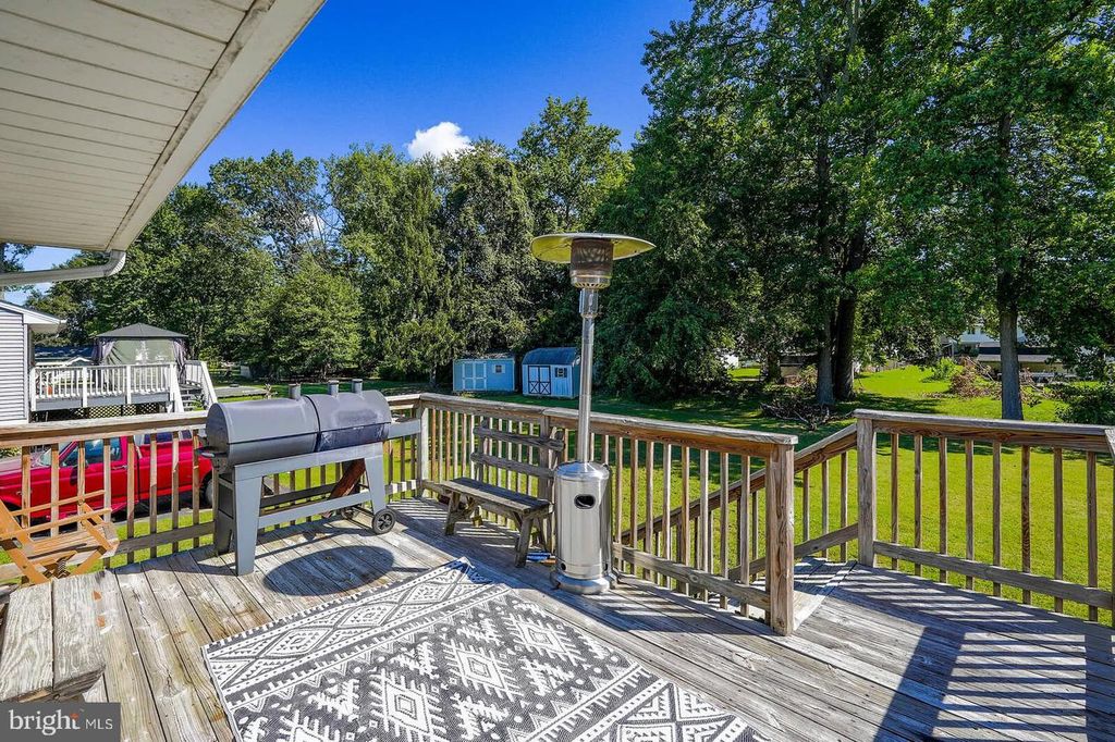 Image 39 of property listing at 319 SASSAFRAS RD, Baltimore, MD 21221