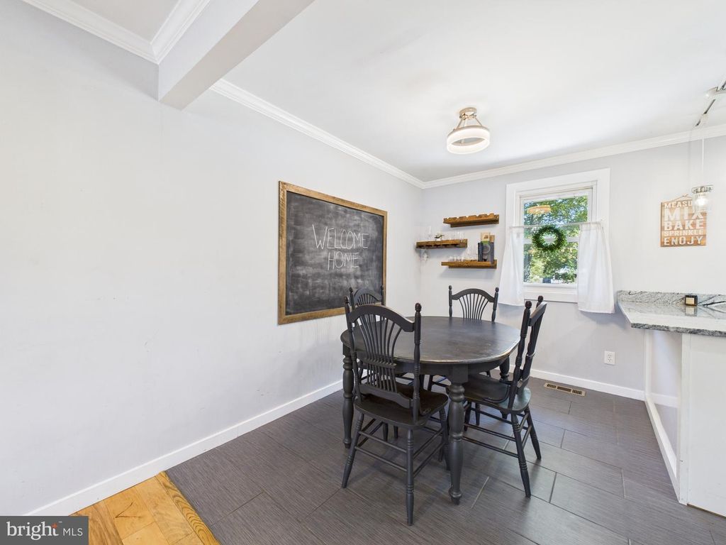 Image 9 of property listing at 319 SASSAFRAS RD, Baltimore, MD 21221