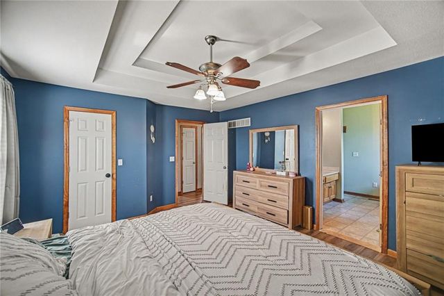 1108 E 18th Street, Kearney, MO 64060