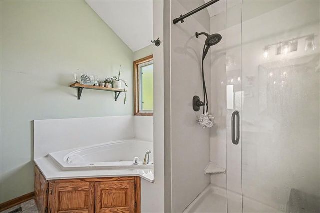 1108 E 18th Street, Kearney, MO 64060