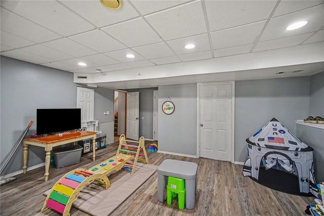 1108 E 18th Street, Kearney, MO 64060