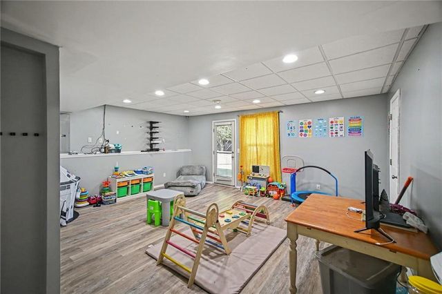 1108 E 18th Street, Kearney, MO 64060
