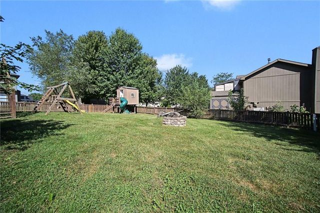 1108 E 18th Street, Kearney, MO 64060