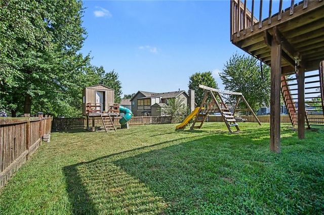 1108 E 18th Street, Kearney, MO 64060
