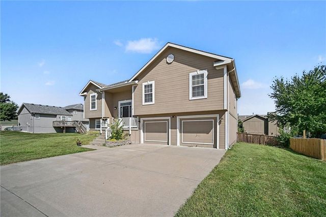 1108 E 18th Street, Kearney, MO 64060