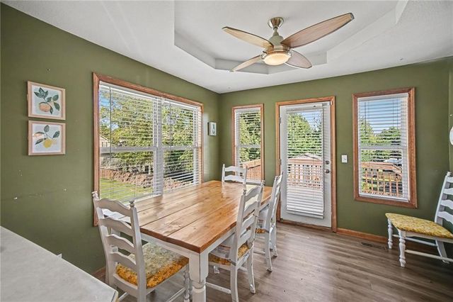 1108 E 18th Street, Kearney, MO 64060
