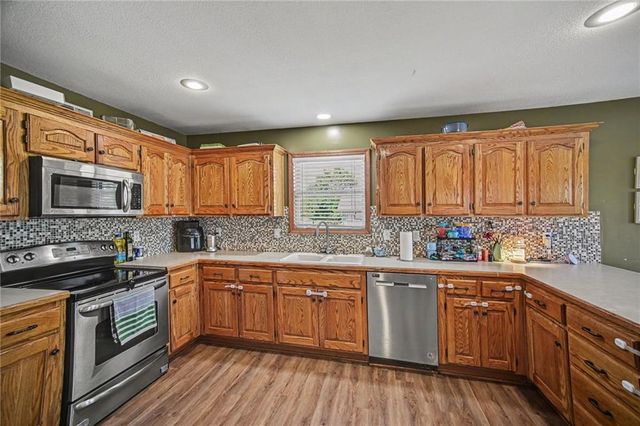 1108 E 18th Street, Kearney, MO 64060