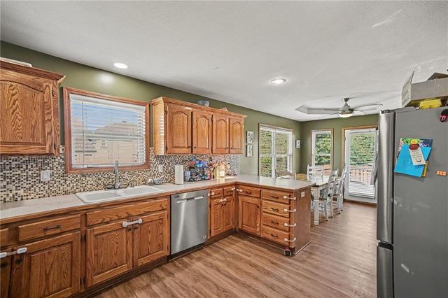 1108 E 18th Street, Kearney, MO 64060