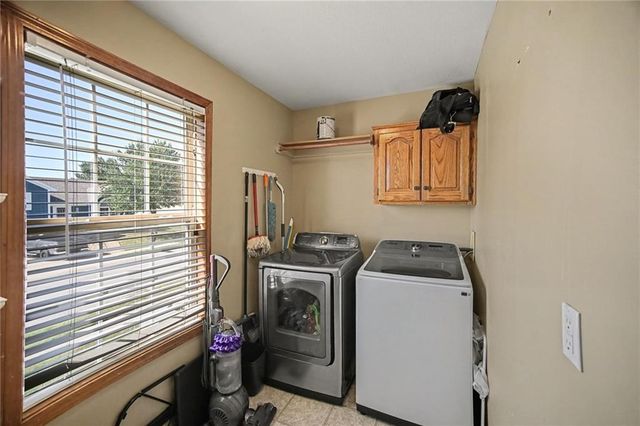 1108 E 18th Street, Kearney, MO 64060