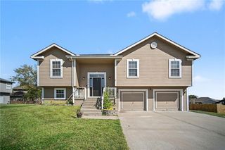 1108 E 18th Street, Kearney, MO 64060