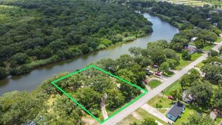 2726 Shady Creek Lane, Oyster Creek, TX 77541