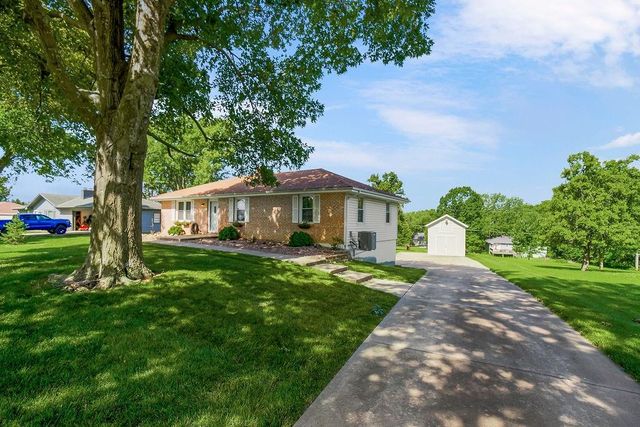 7606 NW Pampas Lane, Parkville, MO 64152