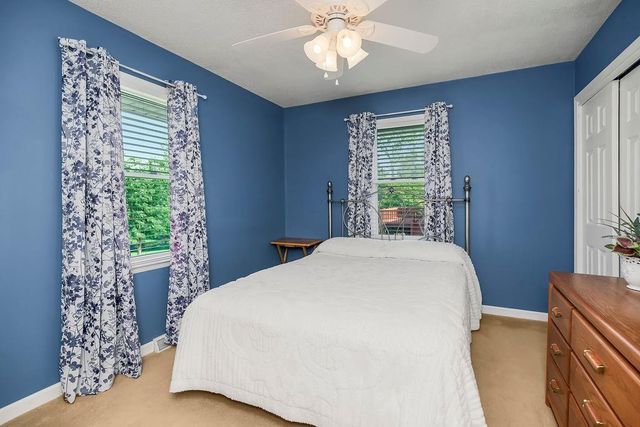 7606 NW Pampas Lane, Parkville, MO 64152