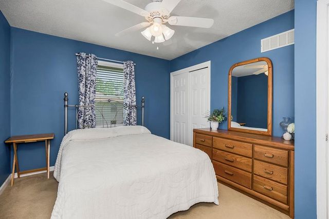 7606 NW Pampas Lane, Parkville, MO 64152