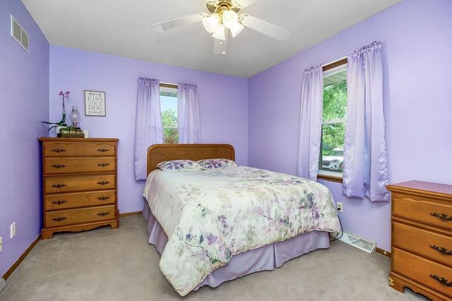 7606 NW Pampas Lane, Parkville, MO 64152