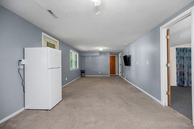 7606 NW Pampas Lane, Parkville, MO 64152