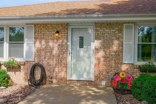7606 NW Pampas Lane, Parkville, MO 64152